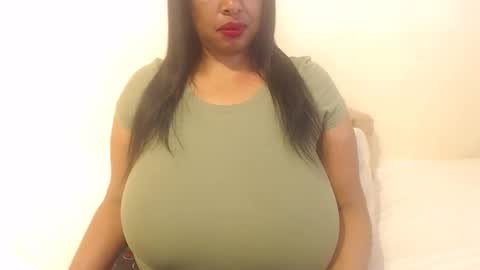 Snapshot of boobyqueen24 chatting on October 21, 2025, 8:26 am boobyqueen online show from October 21, 2025, 8:26 am