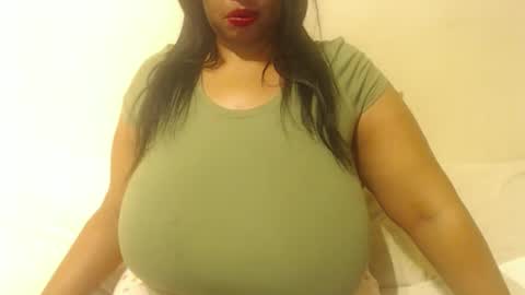 Snapshot of boobyqueen24 chatting on November 2, 2025, 5:15 pm boobyqueen online show from November 2, 2025, 5:15 pm