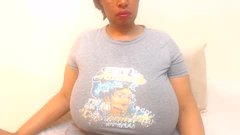 Snapshot of boobyqueen24 chatting on July 6, 2026, 6:43 pm boobyqueen online show from July 6, 2026, 6:43 pm