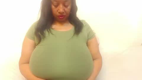 Snapshot of boobyqueen24 chatting on July 18, 2026, 11:25 am boobyqueen online show from July 18, 2026, 11:25 am