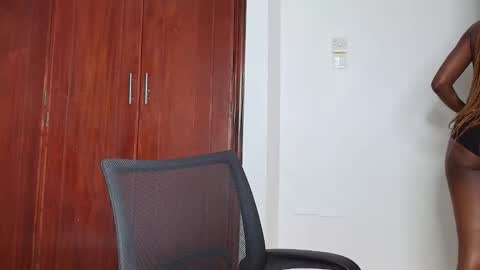 Snapshot of booty_queen001 chatting on March 2, 2026, 5:52 am Heather online show from March 2, 2026, 5:52 am