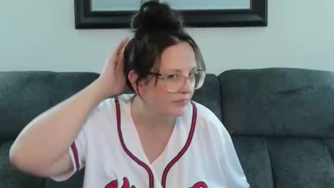 boredbustyhousewife online show from May 19, 2026, 3:29 pm