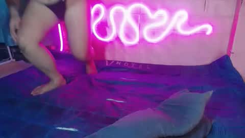 Snapshot of bottylicious_carla chatting on October 24, 2025, 2:08 am Carla online show from October 24, 2025, 2:08 am