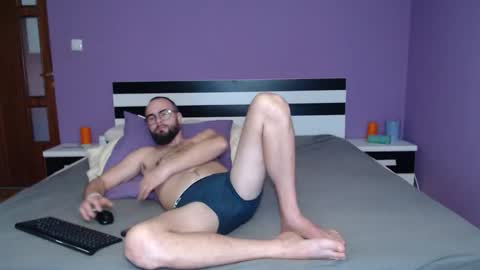 Snapshot of bouth_dream chatting on November 7, 2025, 12:05 pm Angel-Boy online show from November 7, 2025, 12:05 pm