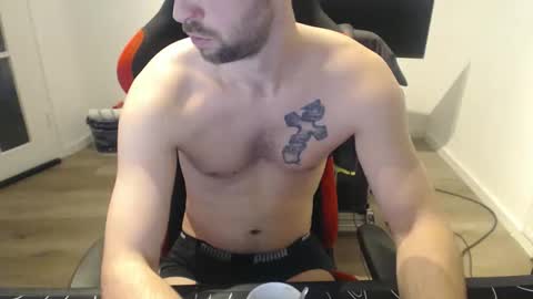 boy_t0y89 online show from January 14, 2026, 7:47 am