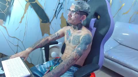 boy_tatto77 online show from February 12, 2026, 7:09 pm
