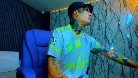 boy_tatto77 online show from March 18, 2026, 12:52 pm