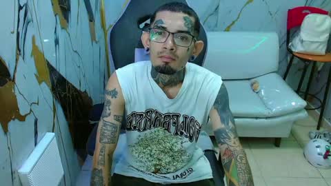 boy_tatto77 online show from April 22, 2026, 12:07 pm