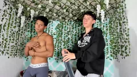 boys4hot_777 online show from March 4, 2025, 9:43 pm