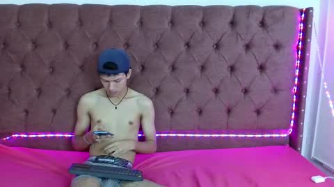 Snapshot of boys_hotparty chatting on December 18, 2024, 5:10 pm ALEX - TAYLER -MIKE online show from December 18, 2024, 5:10 pm