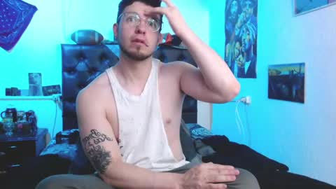 Snapshot of brad_hot_boy chatting on December 17, 2024, 5:15 pm brad hot boy online show from December 17, 2024, 5:15 pm