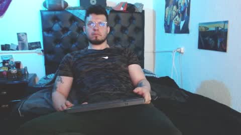 brad hot boy online show from February 7, 2026, 4:33 pm