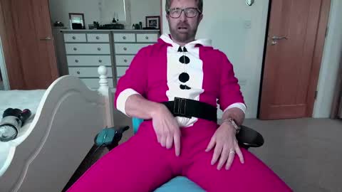 bradley77777 online show from December 24, 2024, 2:22 pm