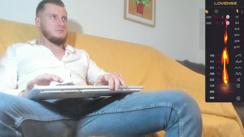 Snapshot of bradryder__ chatting on December 17, 2024, 9:50 am Call me Alex online show from December 17, 2024, 9:50 am