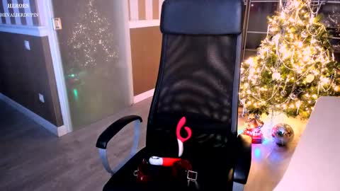 Snapshot of braingirl chatting on January 1, 2025, 5:11 pm I see you X-twitter its braingirl online show from January 1, 2025, 5:11 pm