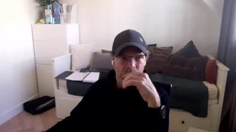 Snapshot of bram1944972145 chatting on February 6, 2025, 11:32 am Bram online show from February 6, 2025, 11:32 am