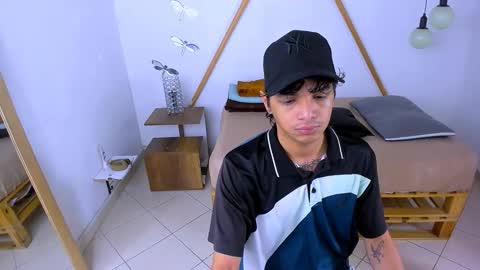 Snapshot of brand_hades chatting on October 3, 2025, 2:03 pm B R A N D online show from October 3, 2025, 2:03 pm