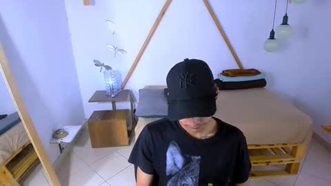 Snapshot of brand_hades chatting on October 13, 2025, 7:14 pm B R A N D online show from October 13, 2025, 7:14 pm