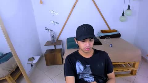 Snapshot of brand_hades chatting on October 17, 2025, 2:19 pm B R A N D online show from October 17, 2025, 2:19 pm