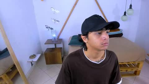 Snapshot of brand_hades chatting on October 23, 2025, 6:39 pm B R A N D online show from October 23, 2025, 6:39 pm