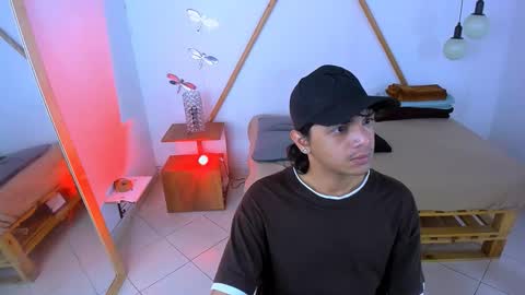 Snapshot of brand_hades chatting on October 26, 2025, 6:30 am B R A N D online show from October 26, 2025, 6:30 am