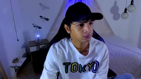 Snapshot of brand_hades chatting on November 7, 2025, 1:33 pm B R A N D online show from November 7, 2025, 1:33 pm