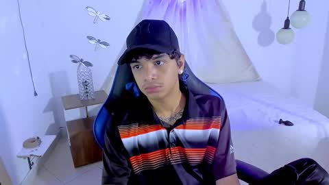 Snapshot of brand_hades chatting on November 8, 2025, 3:23 pm B R A N D online show from November 8, 2025, 3:23 pm