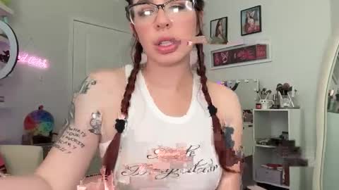 Snapshot of bratbarbie chatting on May 5, 2026, 9:01 pm Goddess Samantha online show from May 5, 2026, 9:01 pm