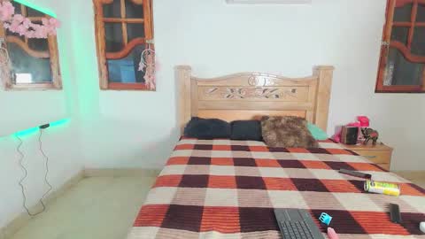 bratz_glloe online show from March 2, 2026, 2:47 am