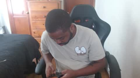 Snapshot of breadw1nnah chatting on October 4, 2025, 7:56 pm Breadw1nnah online show from October 4, 2025, 7:56 pm