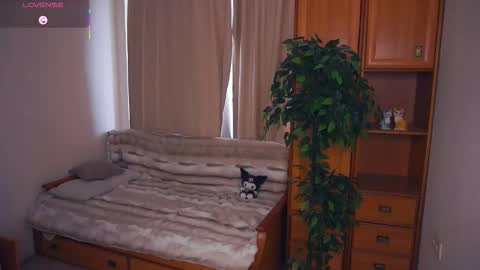 Mia Bunyard online show from September 24, 2025, 7:12 am