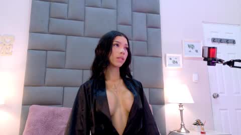 Bree  online show from February 14, 2025, 2:44 pm