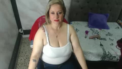 Snapshot of brenda_bigtitis chatting on October 15, 2025, 12:33 am brenda_bigtitis online show from October 15, 2025, 12:33 am