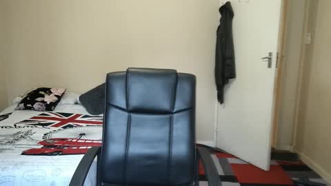 Snapshot of brendansexyboy098754 chatting on October 14, 2025, 4:35 am ask me lol online show from October 14, 2025, 4:35 am