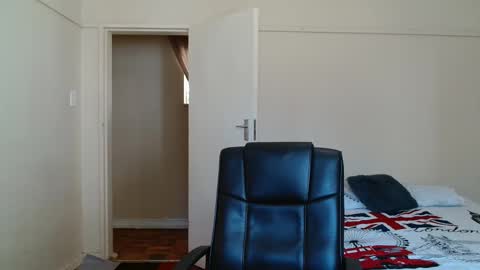 Snapshot of brendansexyboy098754 chatting on November 2, 2025, 8:17 am ask me lol online show from November 2, 2025, 8:17 am