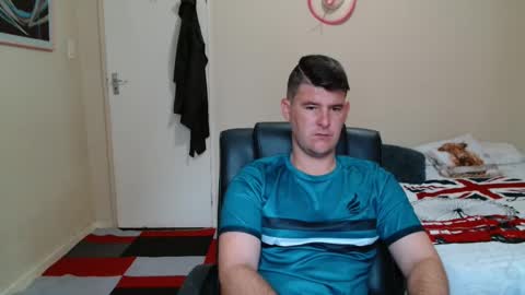 Snapshot of brendansexyboy098754 chatting on February 12, 2026, 4:18 am ask me lol online show from February 12, 2026, 4:18 am