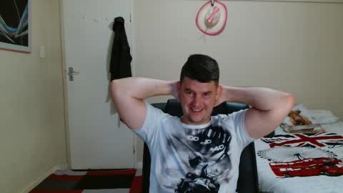 Snapshot of brendansexyboy098754 chatting on February 13, 2026, 4:30 am ask me lol online show from February 13, 2026, 4:30 am