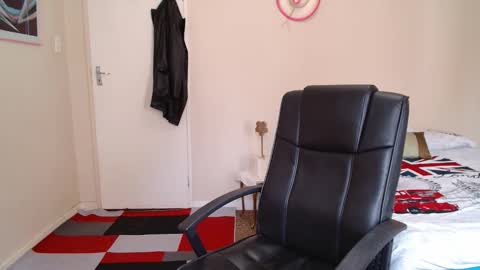 Snapshot of brendansexyboy098754 chatting on February 26, 2026, 6:12 am ask me lol online show from February 26, 2026, 6:12 am