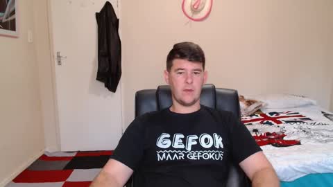 Snapshot of brendansexyboy098754 chatting on February 27, 2026, 4:12 am ask me lol online show from February 27, 2026, 4:12 am