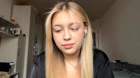 Mia   online show from April 6, 2026, 7:20 am