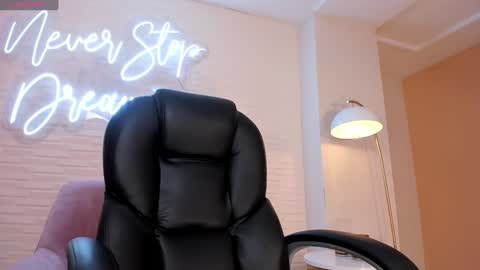 Snapshot of brennawalker chatting on January 23, 2025, 3:37 am Brenna Walker IG 4lexandracasas online show from January 23, 2025, 3:37 am