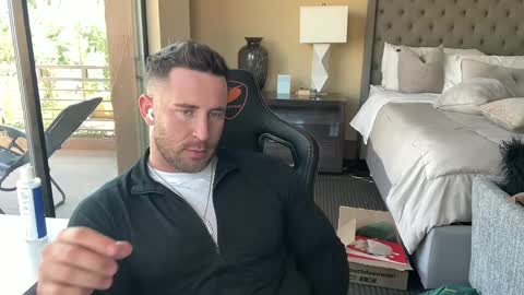 Snapshot of brettmycles chatting on September 29, 2025, 8:46 pm Brett Mycles online show from September 29, 2025, 8:46 pm