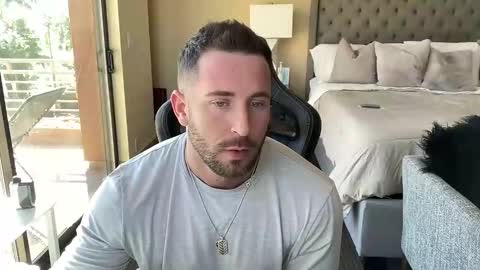 Snapshot of brettmycles chatting on October 30, 2025, 5:57 pm Brett Mycles online show from October 30, 2025, 5:57 pm