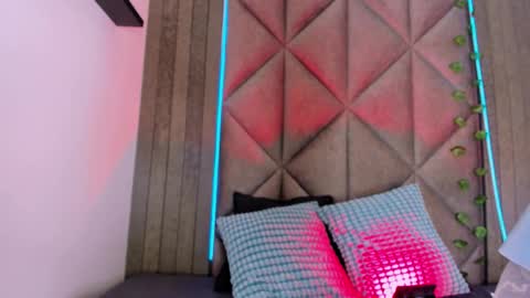 B R I A  online show from November 4, 2025, 2:32 am