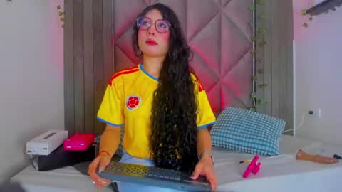 Snapshot of briaconner_ chatting on June 18, 2026, 2:56 am B R I A online show from June 18, 2026, 2:56 am