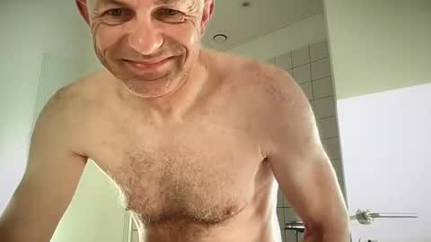 Snapshot of briantimes chatting on June 25, 2026, 4:01 am Brian online show from June 25, 2026, 4:01 am