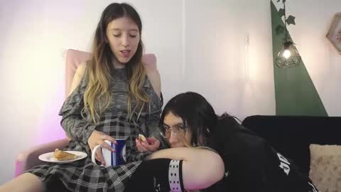 Snapshot of briarandblair chatting on March 4, 2025, 2:32 pm briarandblair online show from March 4, 2025, 2:32 pm