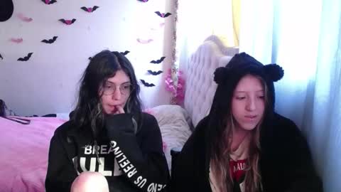 Snapshot of briarandblair chatting on November 6, 2025, 1:45 pm briarandblair online show from November 6, 2025, 1:45 pm