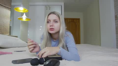 Snapshot of brightrays__ chatting on January 13, 2025, 1:02 am Amina Adelina online show from January 13, 2025, 1:02 am