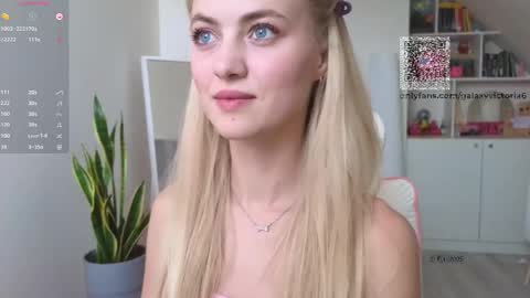 Snapshot of brilliantvictoria chatting on February 21, 2025, 1:11 pm Vi. online show from February 21, 2025, 1:11 pm